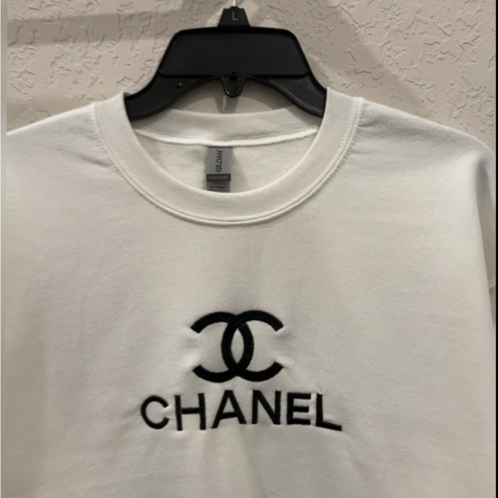 Paris Vintage Inspired White Sweater - Picture 4 of 4